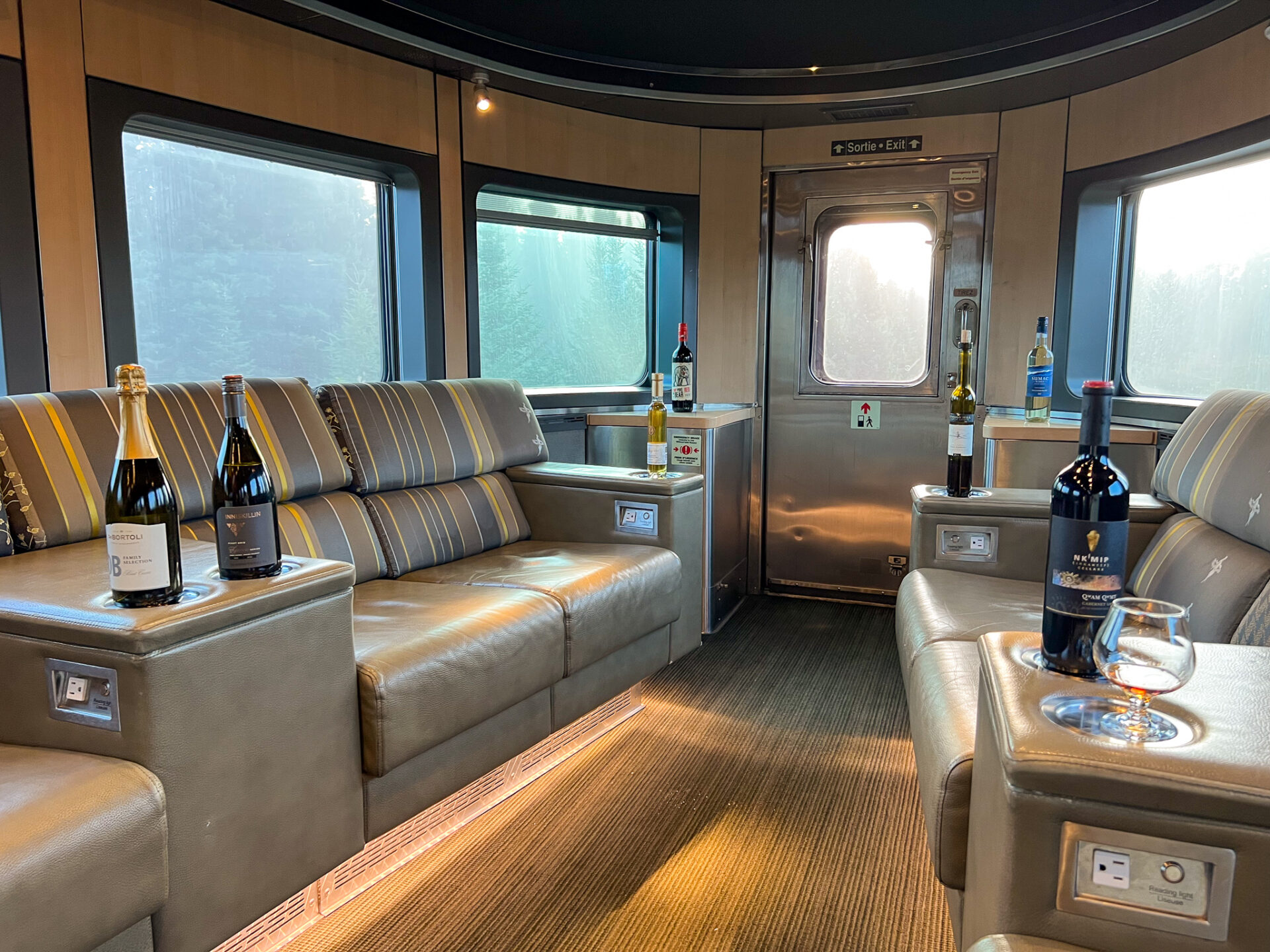 VIA Rail-The Canadian Train Prestige Class