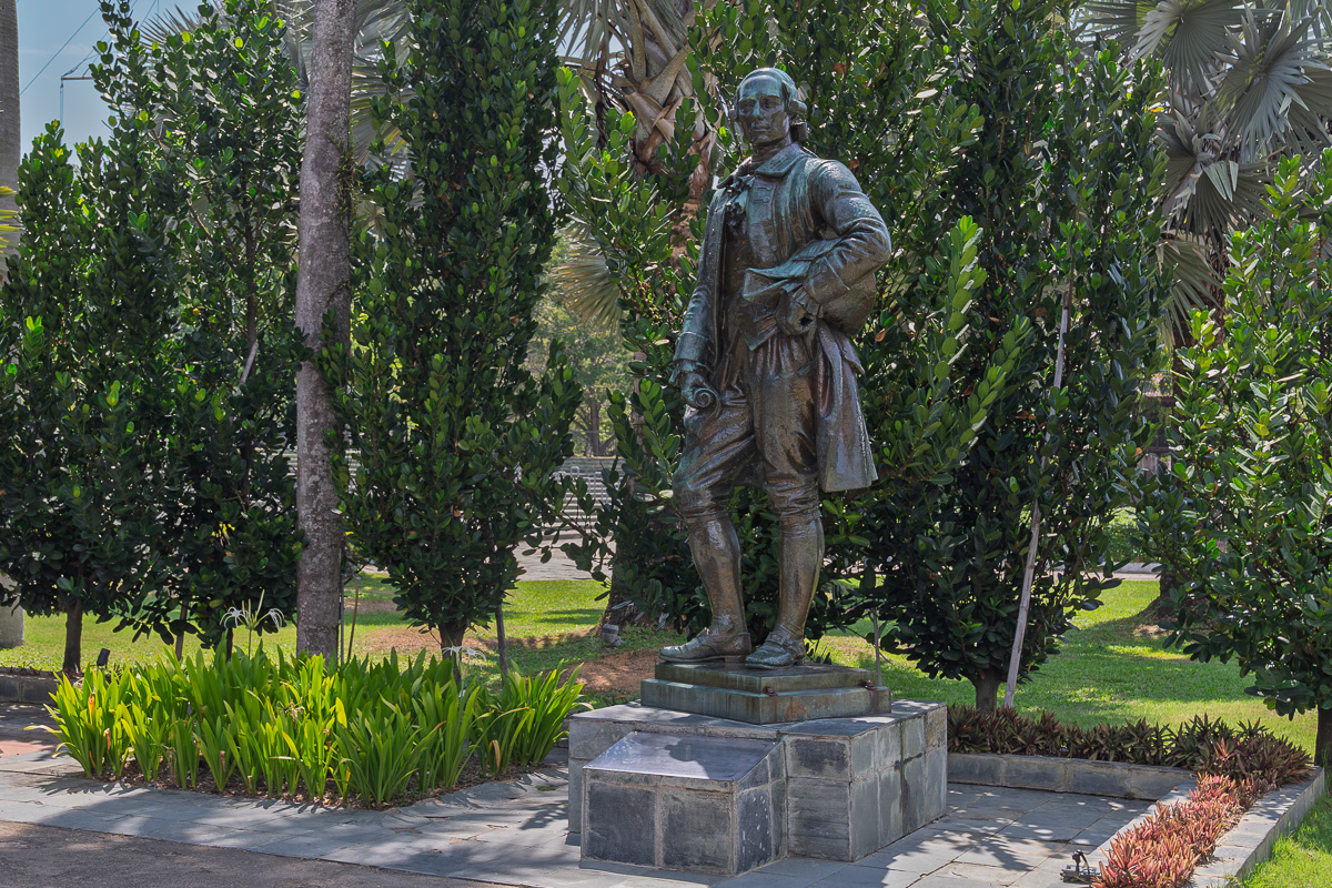 Statue fo Francis Light