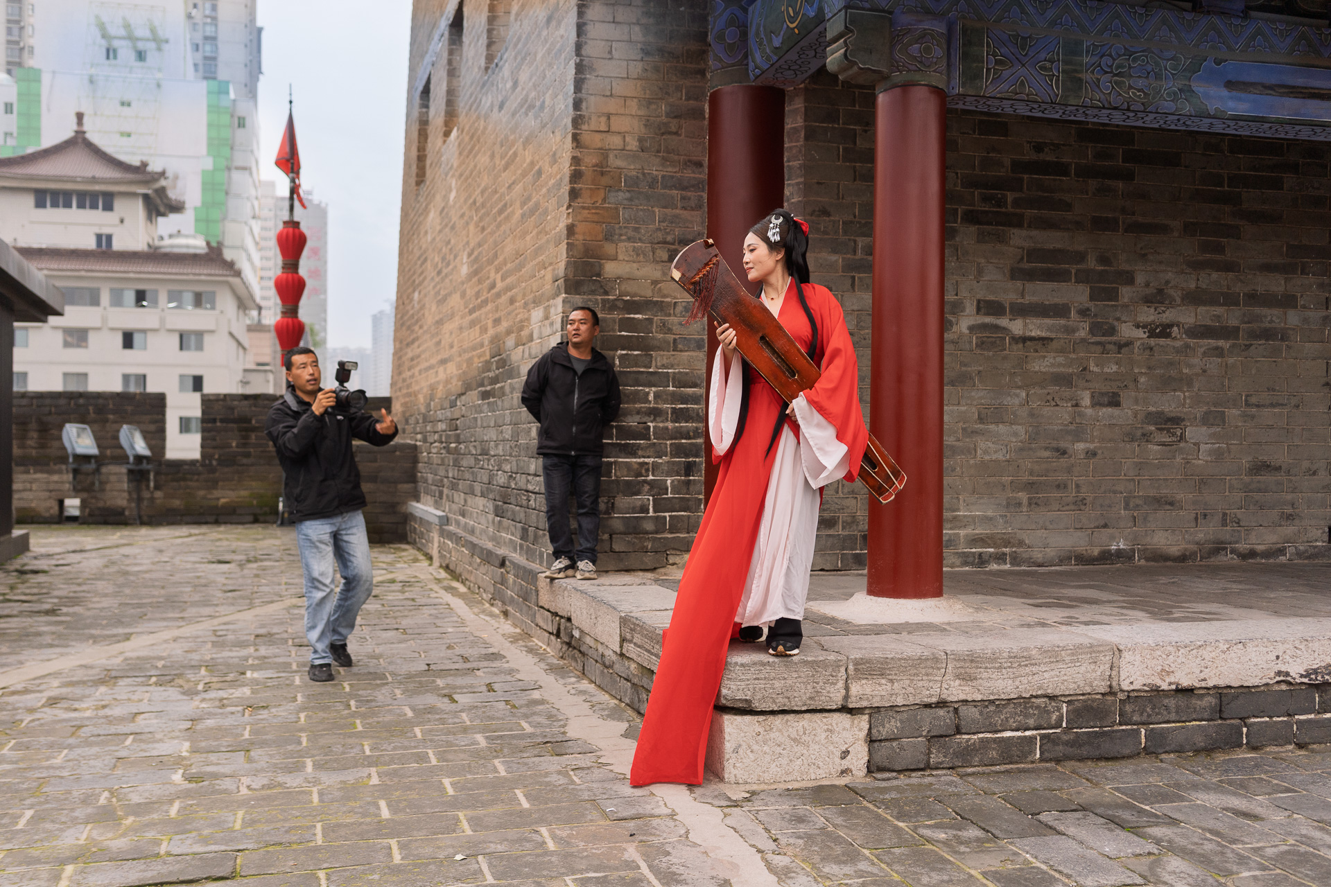 Photos of girls in Hanfu at the Xi'an City Wall