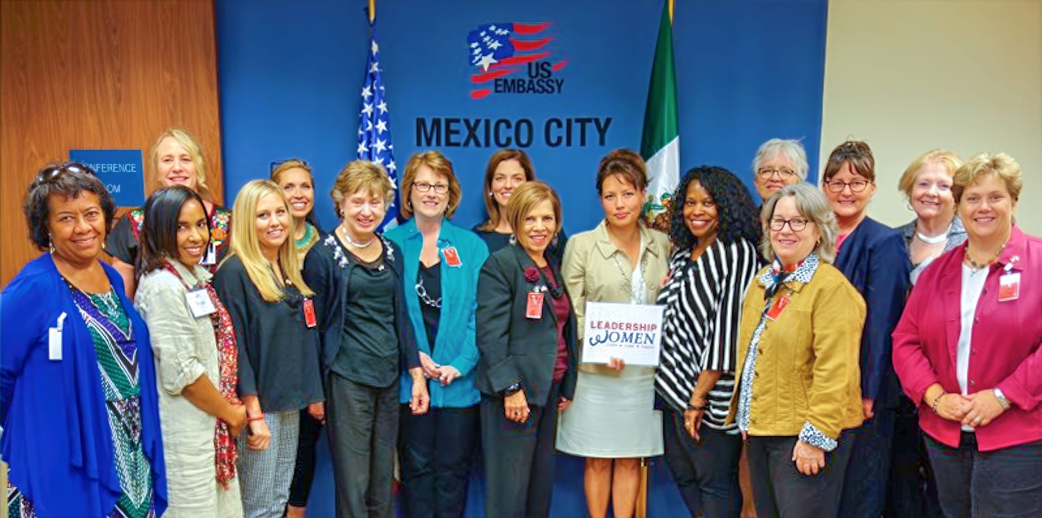 Leadership Women at the U.S. Embassy in Mexico City in a group picture